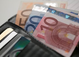 Στα 684 ευρώ ο κατώτατος μισθός στην Ελλάδα σύμφωνα με τη Eurostat