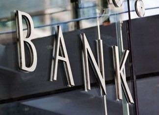 Μειώνονται διαρκώς υποκαταστήματα και τραπεζοϋπάλληλοι