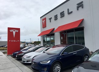 Η Tesla το 2020 πούλησε 500.000 ηλεκτρικά αυτοκίνητα 