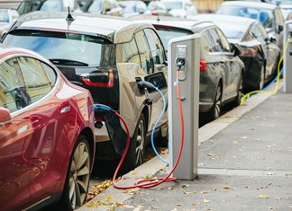Υπεγράφη το θεσμικό πλαίσιο για τα σημεία φόρτισης ΙΧ