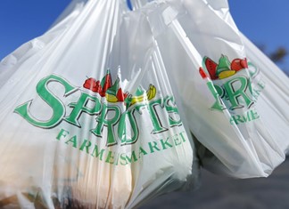 Τέσσερα σούπερ μάρκετ στο ίδιο τραπέζι για την πλαστική σακούλα