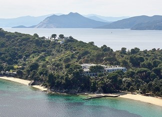 Δήμος Σκιάθου κατά πεντάστερου στις Κουκουναριές