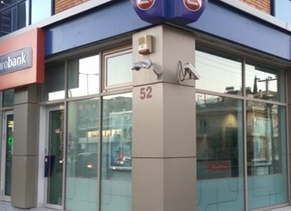 Eurobank: Συναλλαγές στα γκισέ μόνο άνω των 400 ευρώ