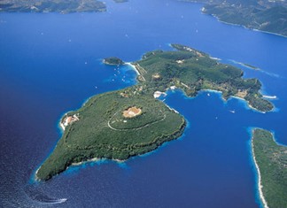 Χτίζει 22 βίλες στον Σκορπιό για ενοικίαση ο Ριμπολόφλεβ
