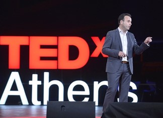 Όταν ο δήμαρχος είναι σταρ- Δείτε τον Παπαστεργίου να ξεσηκώνει το κοινό του TEDxAthens (Βίντεο)