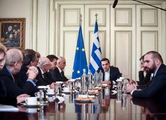Πλειστηριασμοί: Βγάλτε μπροστά τους μεγαλοοφειλέτες ζήτησε ο Τσίπρας από τις τράπεζες
