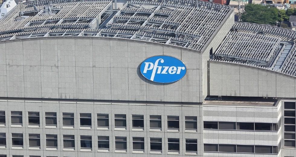Έσοδα 36 δισ. ευρώ προβλέπει για το 2021 η Pfizer