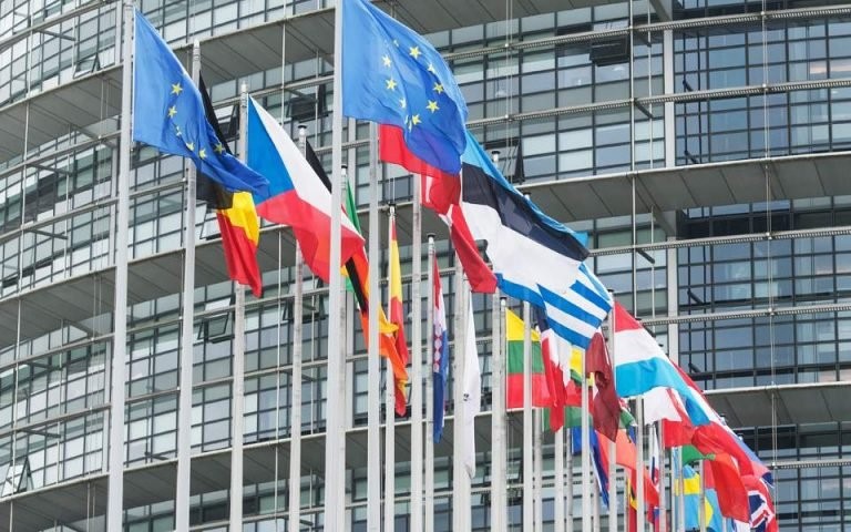 Εκτίναξη του ελλείματος - Δεύτερη η Ελλάδα στην Ευρώπη το 2020
